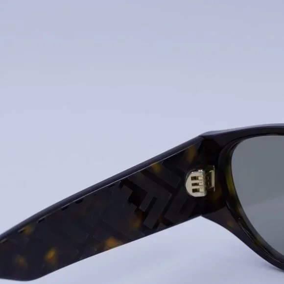 Fendi FE40158I 52E Sunglasses Dark Havana Oval Frame, Brown  display picture 1
